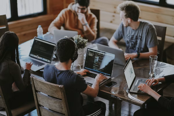 Artikel tentang Aplikasi HR Cloud vs Desktop: Mana yang Lebih Aman untuk Kantor Anda?
